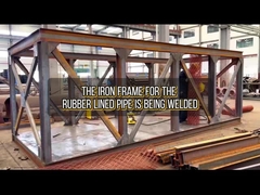 রপ্তানির জন্য রাবার আচ্ছাদিত পাইপ লোহা ফ্রেম ঢালাই করা হচ্ছে